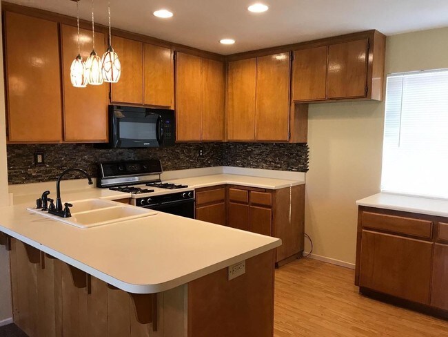 Building Photo - 14746 Clubhouse Dr