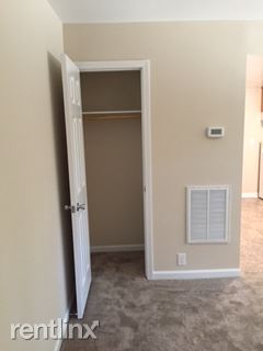 Foto del edificio - 2000 Spring Dr