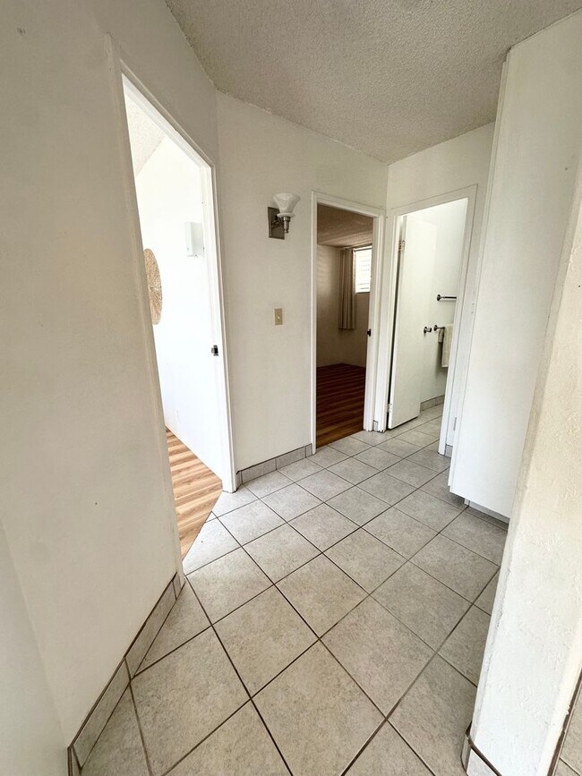 Foto del edificio - 2br 1bath 2pkg unit at Valleyview Melemanu!