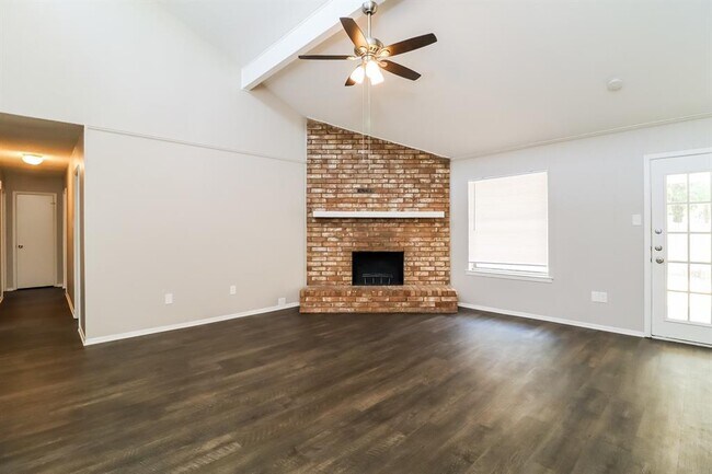 Building Photo - 2000 Sexton Dr