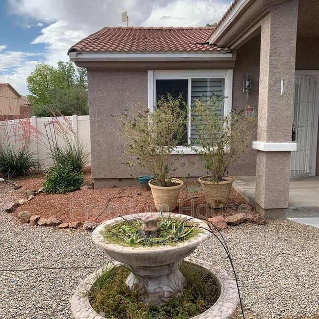Building Photo - 5945 Badlands Ln