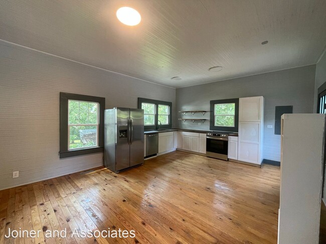 Building Photo - 5 br, 3 bath House - 1040 Macon Highway