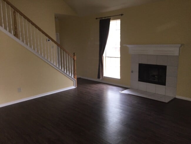 Building Photo - AVAILABLE NOW!!! Stunning 3-Bed, 2.5-Bath ...