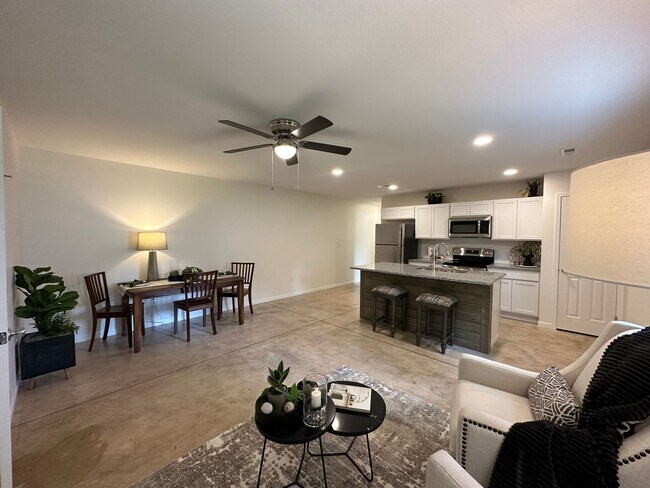 Building Photo - UPDATED DUPLEX with Garage
