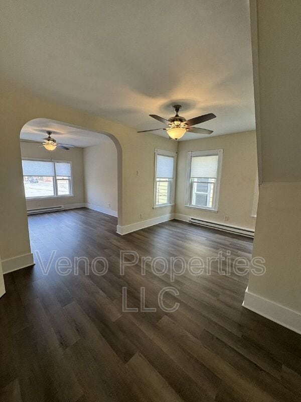 Building Photo - 25 William St