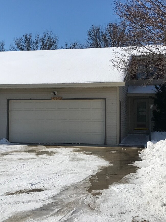Building Photo - 3830 E River Dr