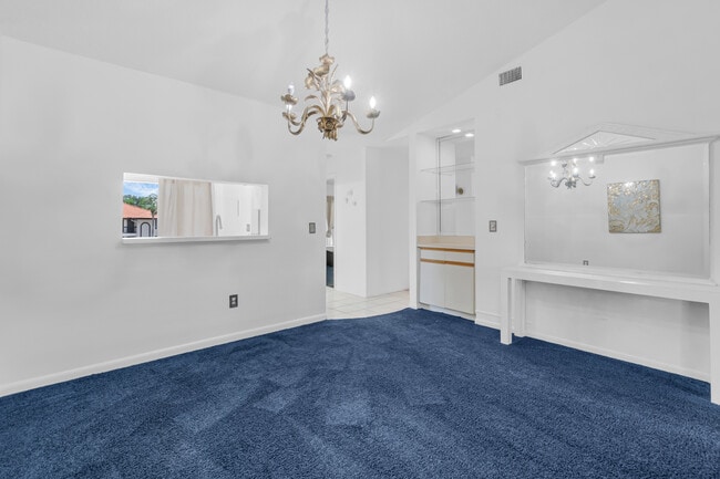 Dining Room - 300 E Club Cir