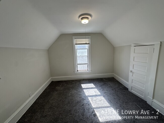 Foto del edificio - 675 NE Lowry Ave