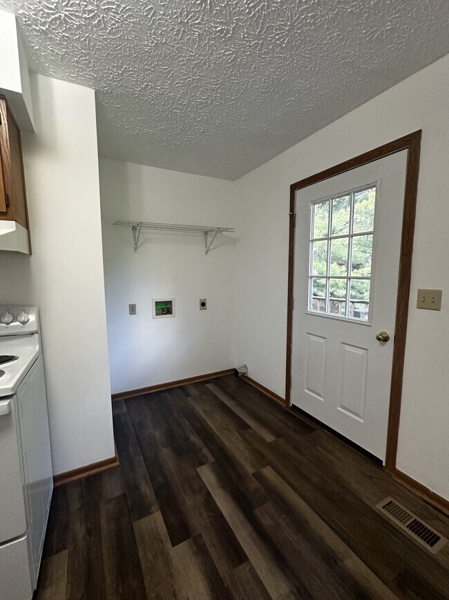 Foto del edificio - 106 Sharon Dr