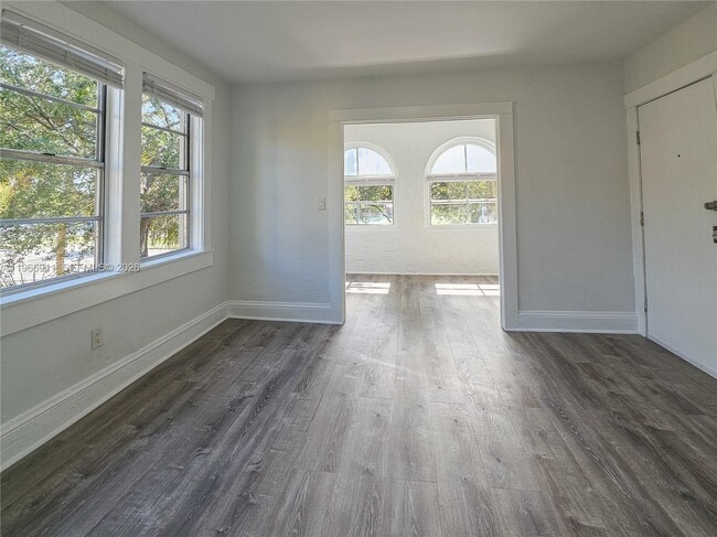 Foto del edificio - 2007 SW 10th St