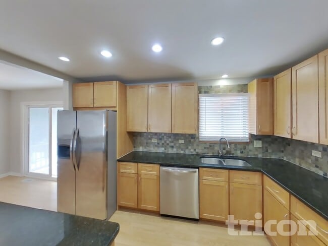 Building Photo - 1130 Pinehurst Ln