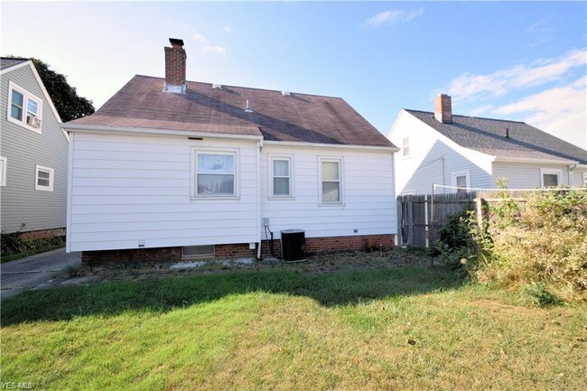 Building Photo - 5010 Longwood Ave