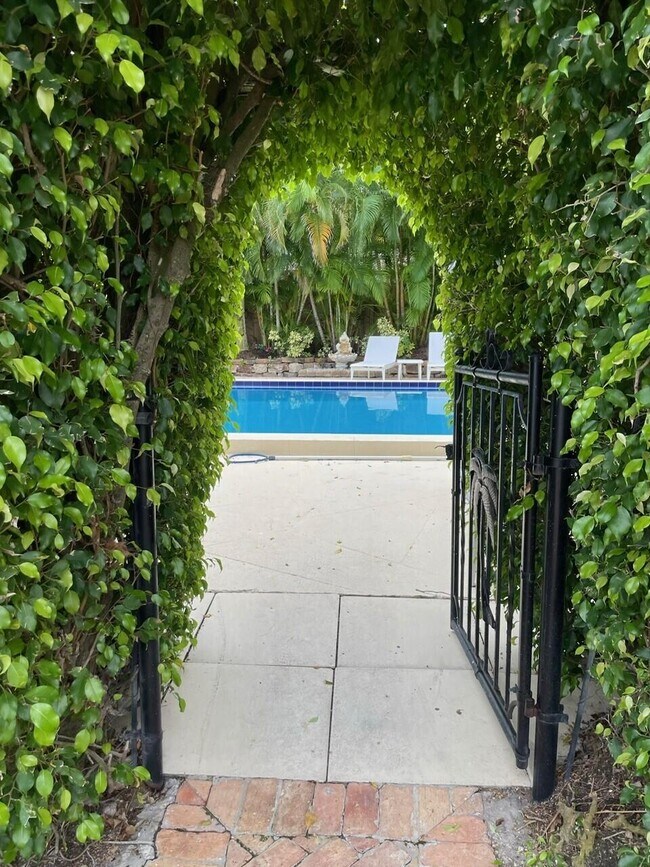 Foto del edificio - 1042 Del Harbour Dr