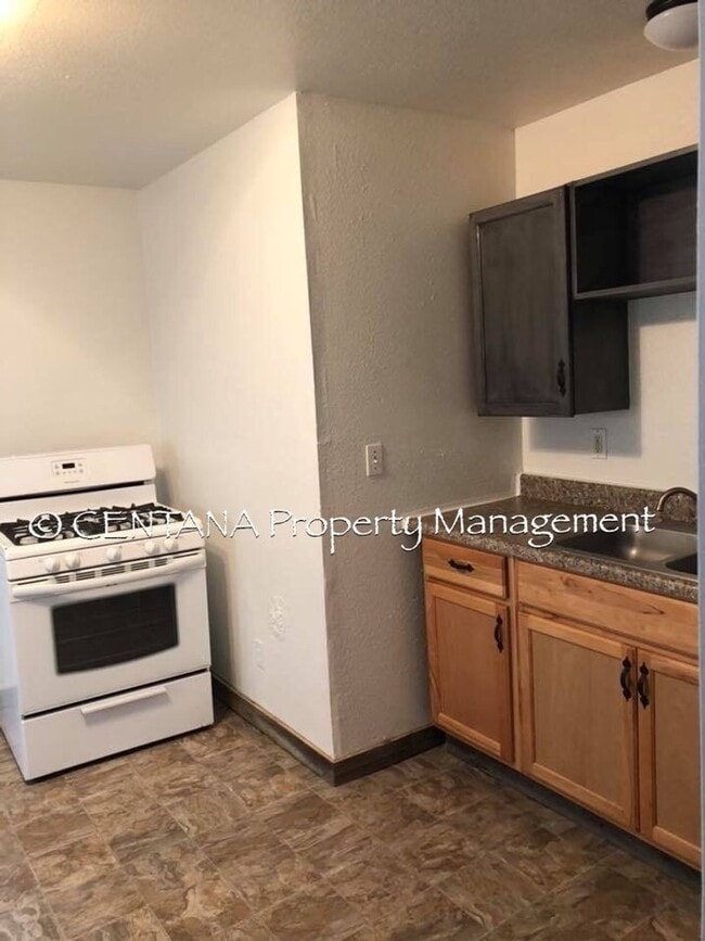 Building Photo - Newly Updated 3 Bedroom house