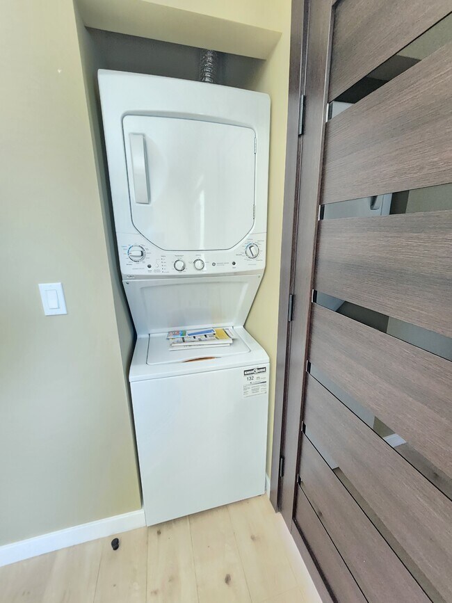Foto del edificio - 8221 Alcove Ave