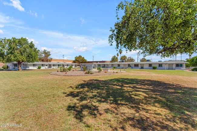 Building Photo - 10612 W Oakmont Dr