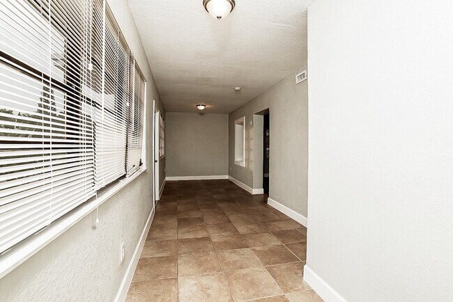 Foto del edificio - 16401 NW 21st Ave