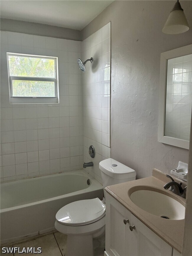Building Photo - 4923 Vincennes Ct