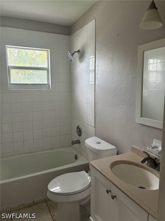Building Photo - 4923 Vincennes Ct