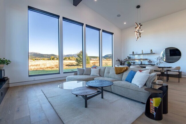 Foto del edificio - 779 Lucia Ln