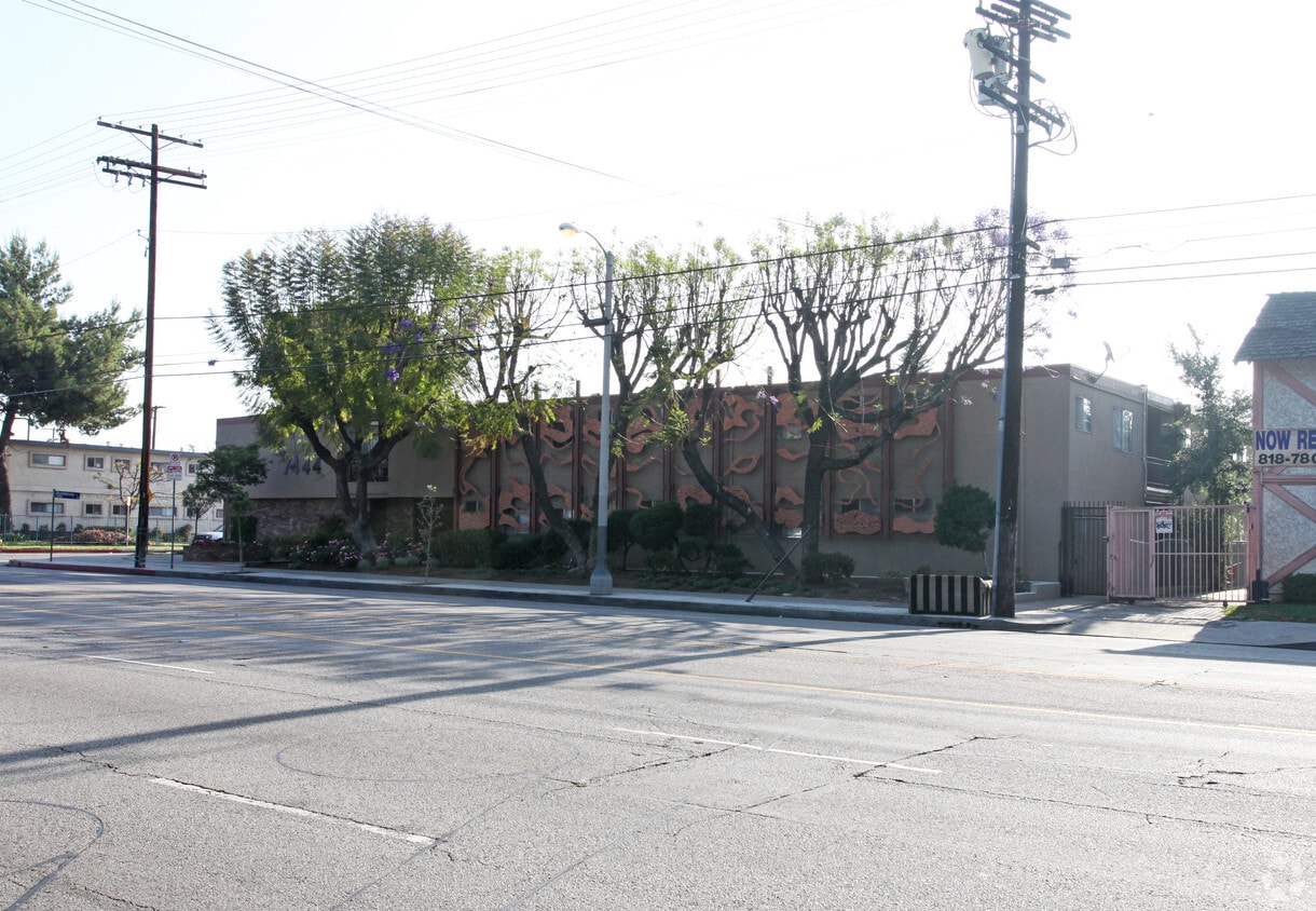 Building Photo - Woodman Apartments