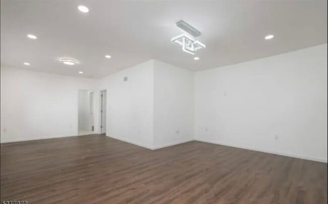 Building Photo - 40 Warman St