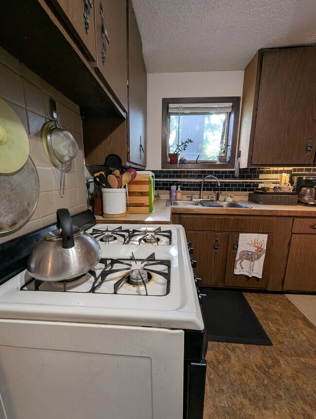 Kitchen - 2212 Madison St NE