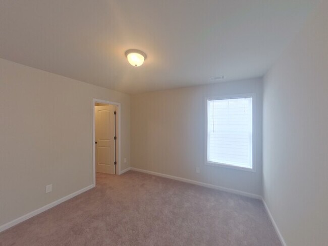 Building Photo - NOW AVAILABLE! - 752 Lynnfield Dr, Lawrenc...