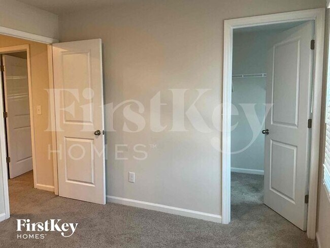 Foto del edificio - 10717 Rivergate Dr NW