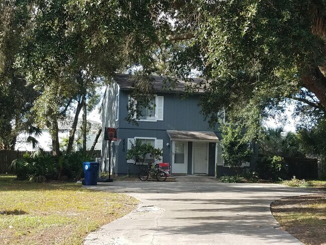 Foto del edificio - 2218 Marsh Point Rd