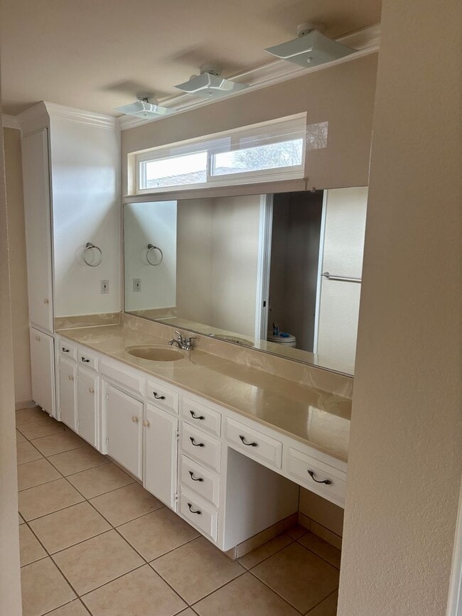 Building Photo - 5958 Jeanine Dr