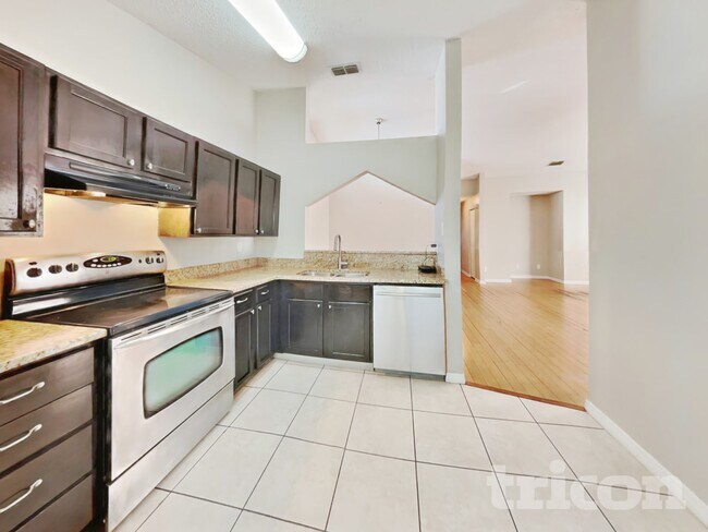 Foto del edificio - 13344 Laraway Dr