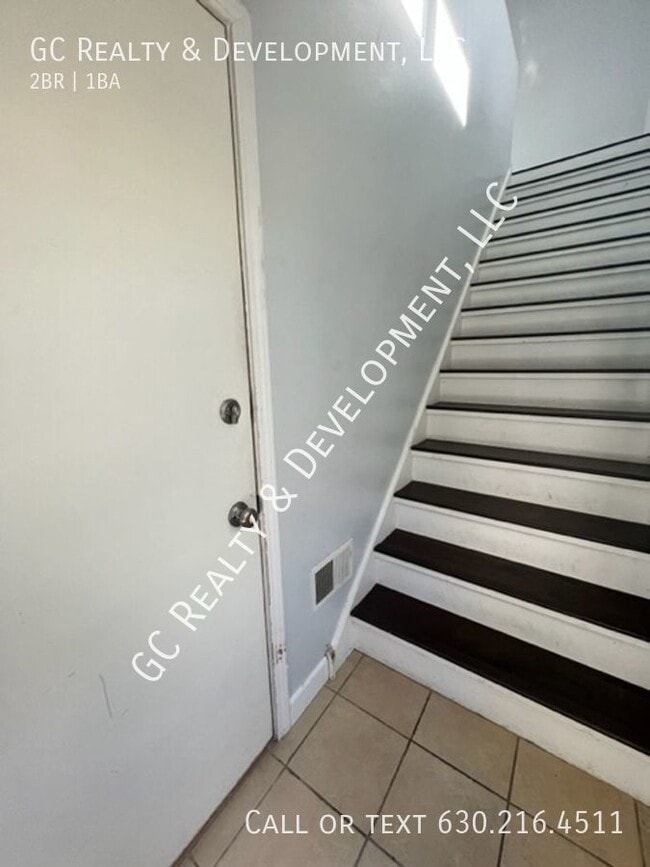 Building Photo - ***HANOVER PARK / 2 BDRM / APPL INCL / WOO...