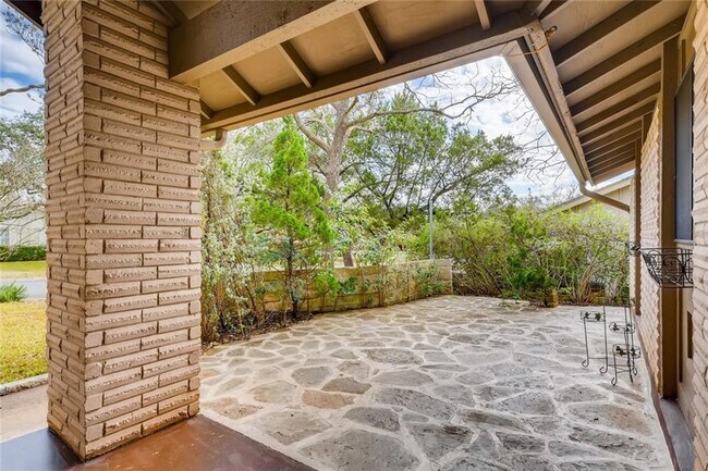 Building Photo - 8002 Hillrise Dr
