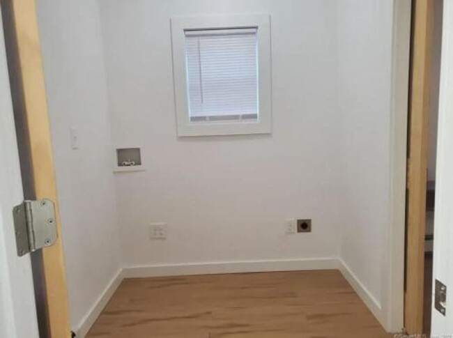 Building Photo - rent to own recently renovated