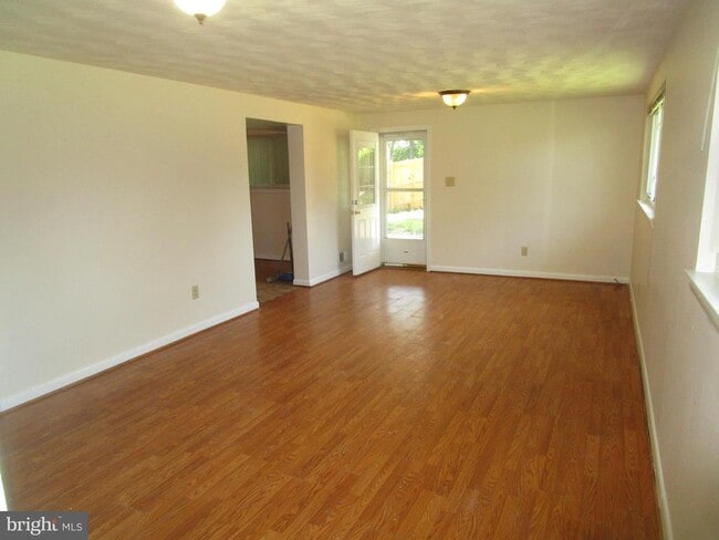 Foto del edificio - 5606 Devon Ct