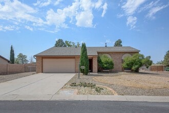 Building Photo - 4906 La Nuez Ct SE