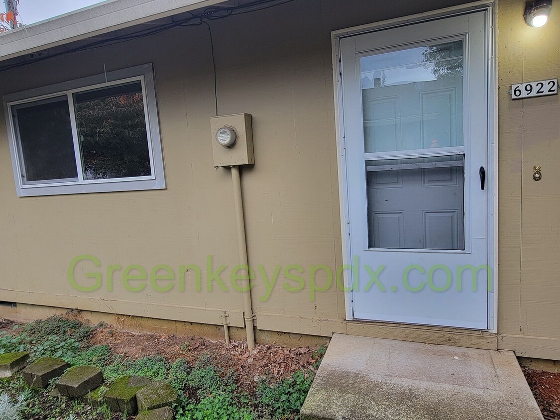 Primary Photo - 2 Bedroom 2 Bath Unit in St.Johns with Ful...