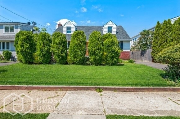 Primary Photo - 94 Pollok Pl