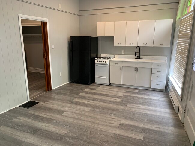 kitchen - 139 N Main St