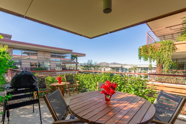 Foto del edificio - 7131 E Rancho Vista Dr