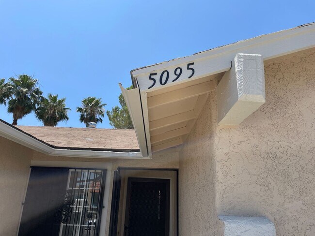 Foto del edificio - 3 bedroom home in Summerlin North