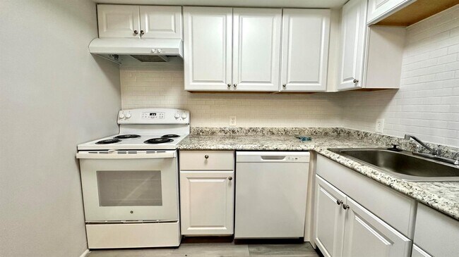 Building Photo - 3120 Collin Dr