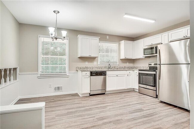 Building Photo - 530 Balfour Dr