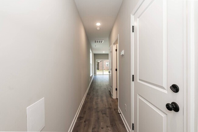 Foto del edificio - Brand NEW Three Bedroom Home!
