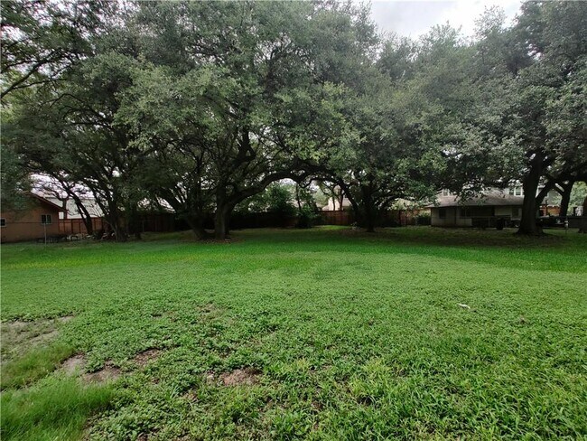 Foto del edificio - 10303 Slaughter Creek Dr
