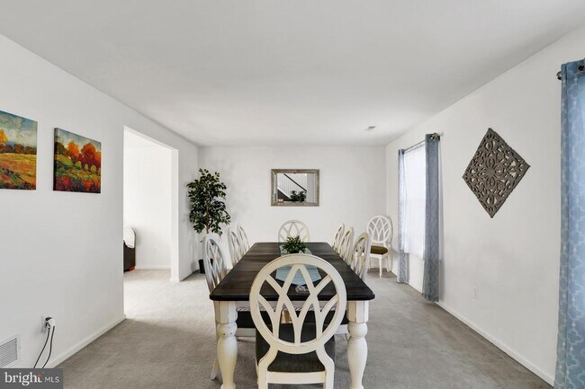 Building Photo - 436 Northdown Dr