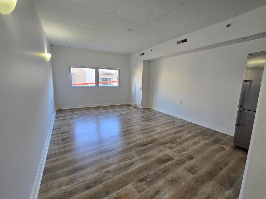 Primary Photo - Modern 1 bed 1 bath available now