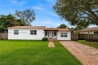 Building Photo - 5760 SW 51st St