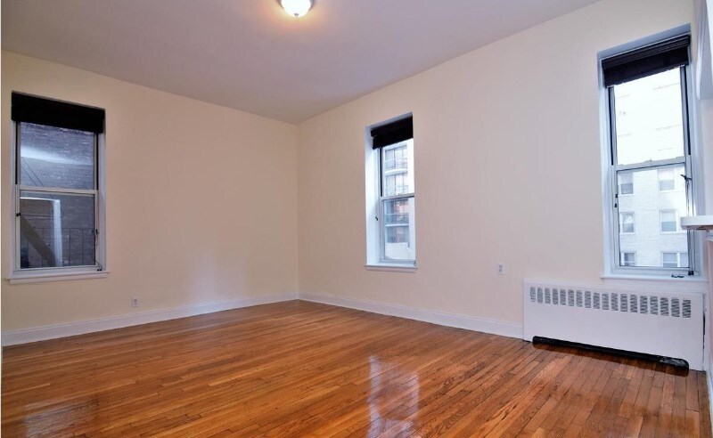 Foto principal - 133 E 85th St